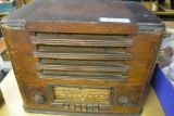 VINTAGE WOOD RADIO