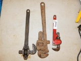 PIPE WRENCHES (3), 10
