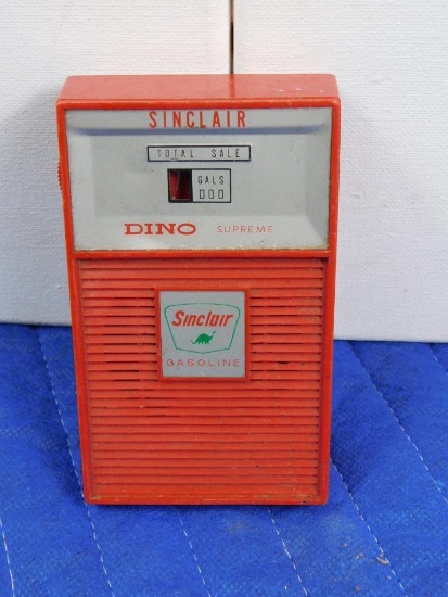 SINCLAIR DINO SUPREME GASOLINE RADIO, BATTERY OPERATED, MODEL 11623