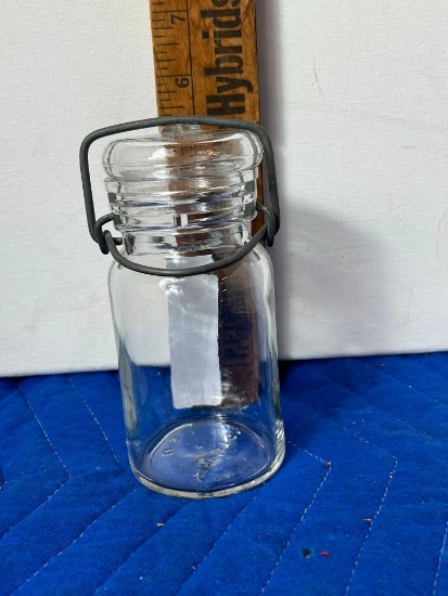 JAR, WHEATON, 1/2 PT., GLASS TOP