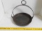 CAST IRON FRYING PAN OF THE GRIDDLE TYPE WITH AN UPTURNED LIP, STRAP HANDLE AND SUSPENSION LOOP, 11L