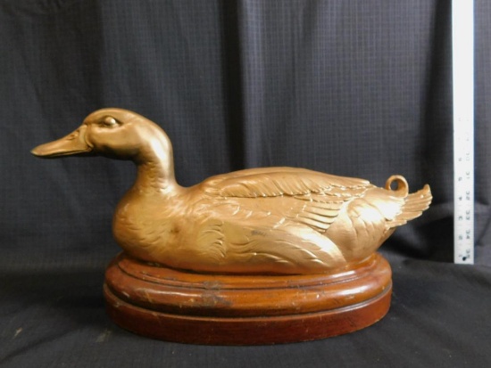 METAL DUCK ON WOODEN PLATE
