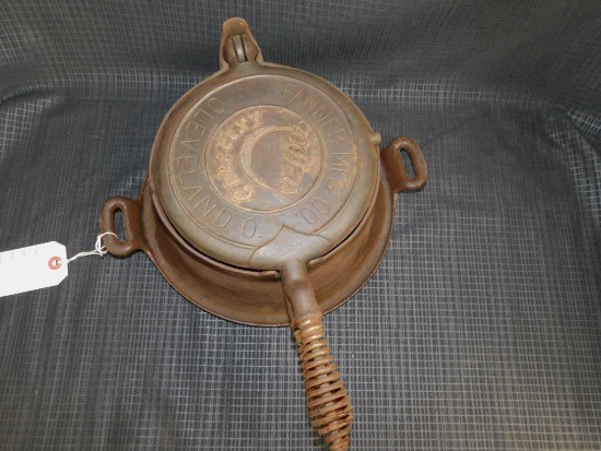 FANNER MFG. CO. CLEVELAND O, CAST IRON WAFFLE MAKER