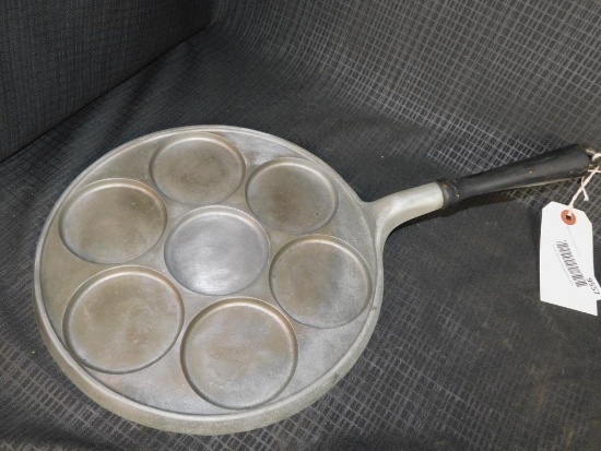 GRISWOLD NO. 8 CAST IRON PLETT PAN MODEL 101 WITH WOODEN HANDLE