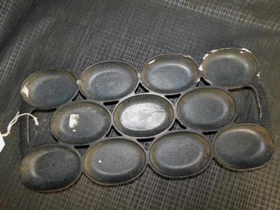 CAST IRON BREAD PAN NO. 7