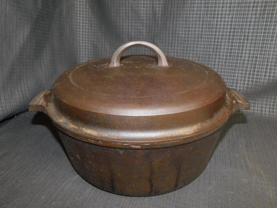 GRISWOLD NO. 8 CAST IRON DUTCH OVEN #2568 WITH LID, NO MARKINGS