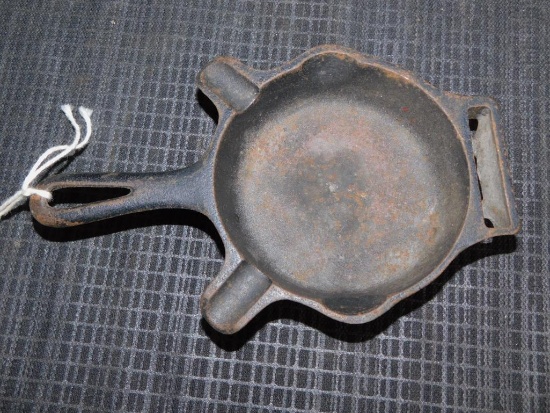 GRISWOLD QUALITY WARE NO. 00, CAST IRON ASHTRAY #570A