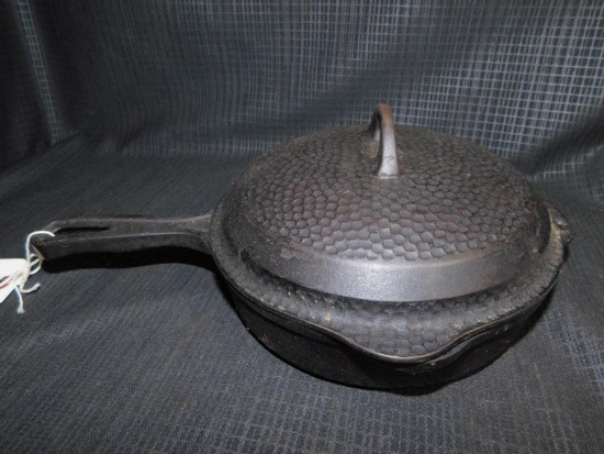 GRISWOLD NO. 5 CAST IRON HAMMERED CHICKEN FRYER #2015, CAST IRON LID #2095