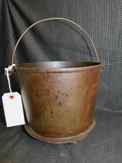 ERIE NO. 7 CAST IRON 3 FOOTED POT