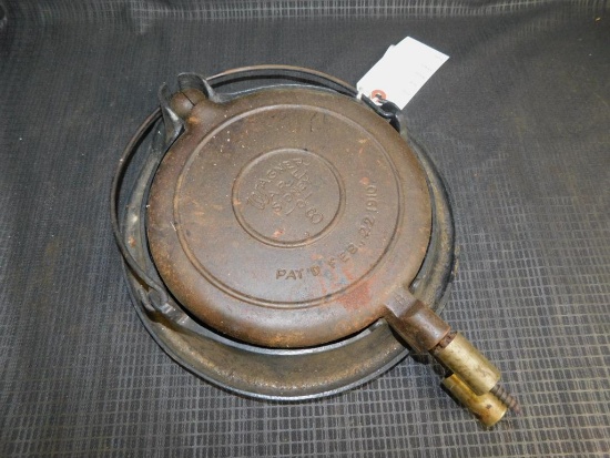 WAGNER WARE SIDNEY -0- NO. 8 CAST IRON WAFFLE IRON