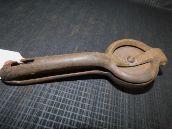JEWEL CAST IRON CITRUS JUICER