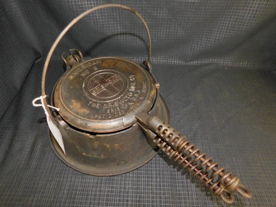 GRISWOLD NO. 8 CAST IRON WAFFLE IRON, #314B & 315