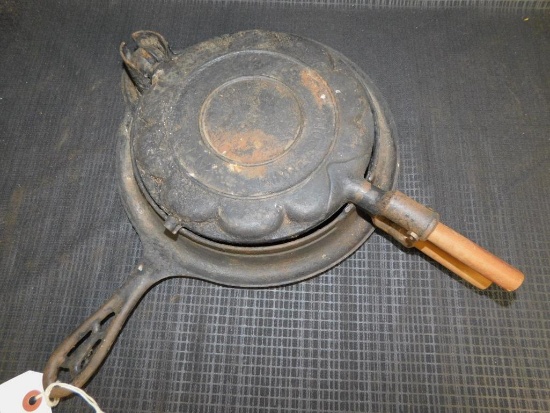 ALFRED ANDERSON & CO. CAST IRON HEART SHAPED WAFFLE IRON