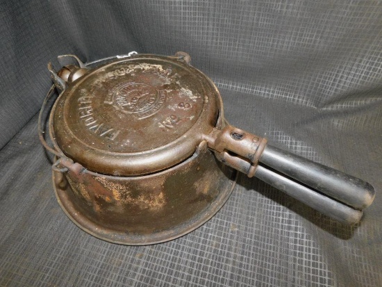 FAVORITE PIQUA WARE NO. 8, CAST IRON WAFFLE IRON