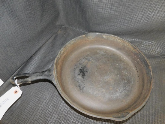WAGNER WARE CAST IRON SKILLET