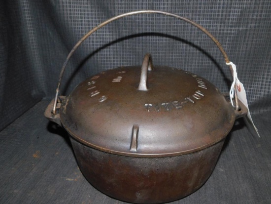 GRISWOLD NO. 8 CAST IRON TITE-TOP DUTCH OVEN #833A WITH TRIVET NO. 8, #206 WITH GRISWOLD LID NO. 8,