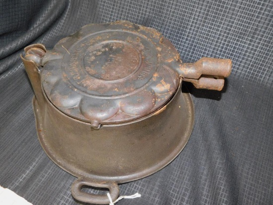 ALFRED ANDERSON & CO. CAST IRON HEART SHAPED WAFFLE IRON #981