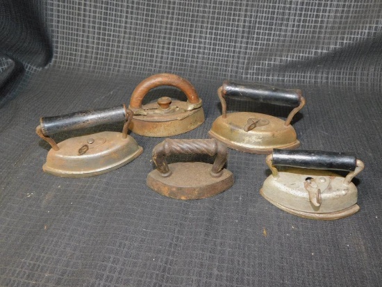 5 MINIATURE SAMPLE SADD IRON