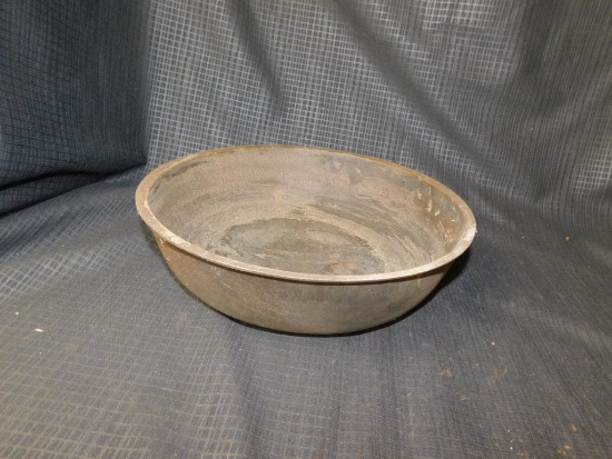 CAST IRON POT NO. 6 MOLD LINE ON BOTTOM