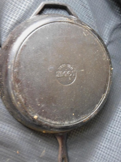 LODGE CAST IRON SKILLET USA 109K