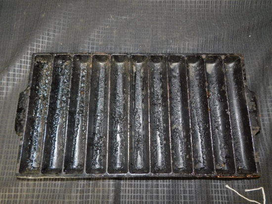 MARTIN STOVE & RANGE CO. CAST IRON CORNBREAD PAN