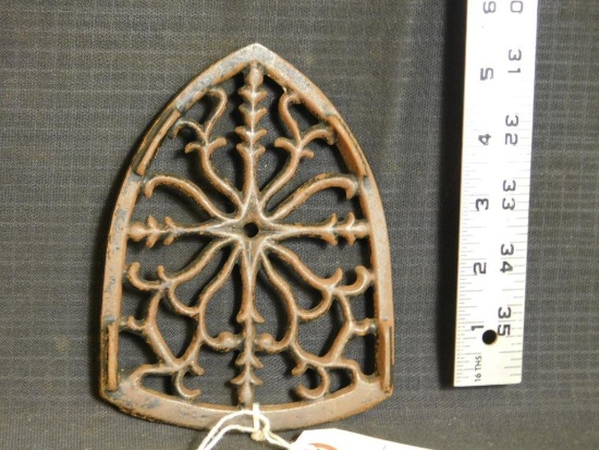 CAST IRON TRIVET