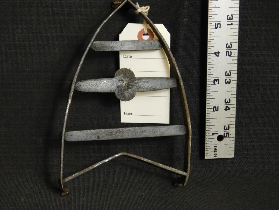 CAST IRON TRIVET