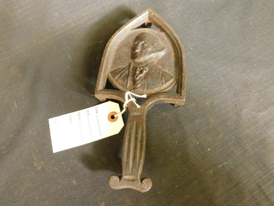 GEORGE WASHINGTON COLONIAL CAST IRON TRIVET