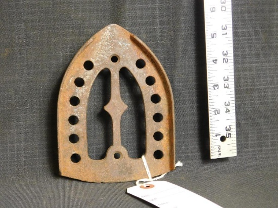 CAST IRON TRIVET