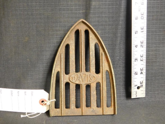 DAVIS CAST IRON TRIVET