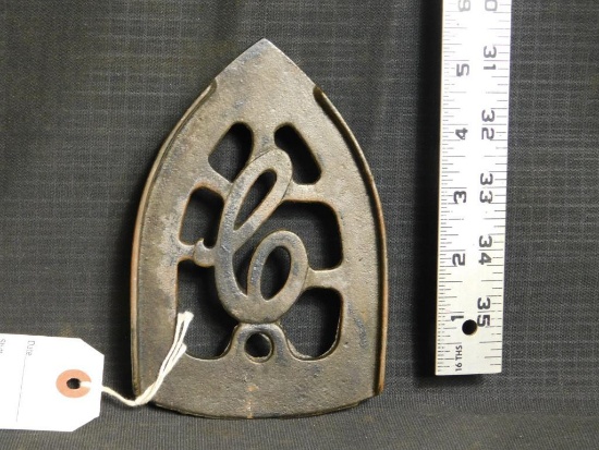 CAST IRON TRIVET