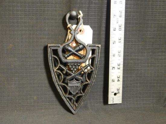 CAST IRON TRIVET