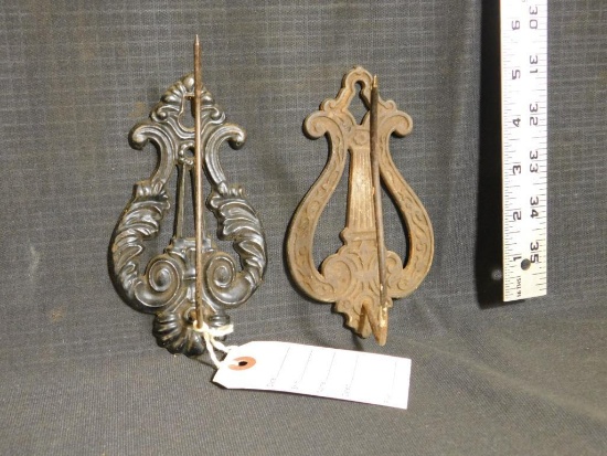 CAST IRON TRIVETS (2), NOTE HOLDERS