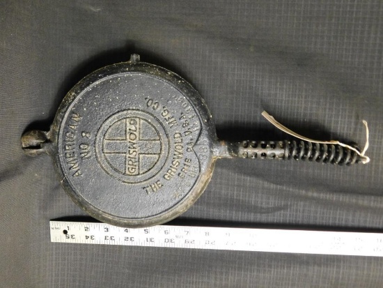 GRISWOLD CAST IRON WAFFLE MAKER, NO. 8, #885