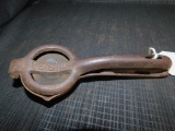 PEARL CAST IRON CITRUS JUICER