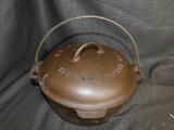 GRISWOLD CAST IRON TITE-TOP DUTCH OVEN NO. 8 WITH TRIVET NO. 8, #206 WITH GRISWOLD CAST IRON TOP NO.