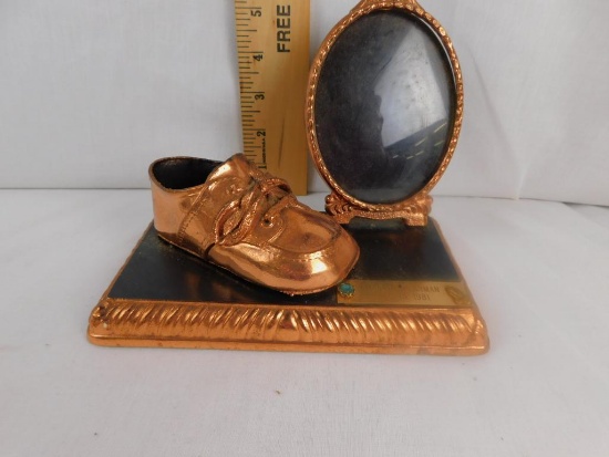 BRONZED FRAME AND BABY SHOE