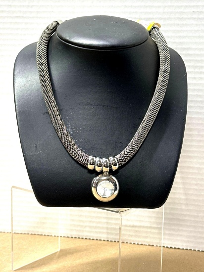 Mesh Silver Necklace with Pendant