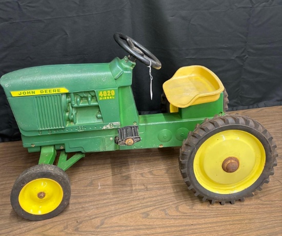 ERTL John Deere 4020 Diesel Pedal Tractor