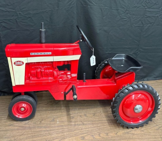 ERTL Farmall 560 Pedal Tractor, Collectors Edition 2000
