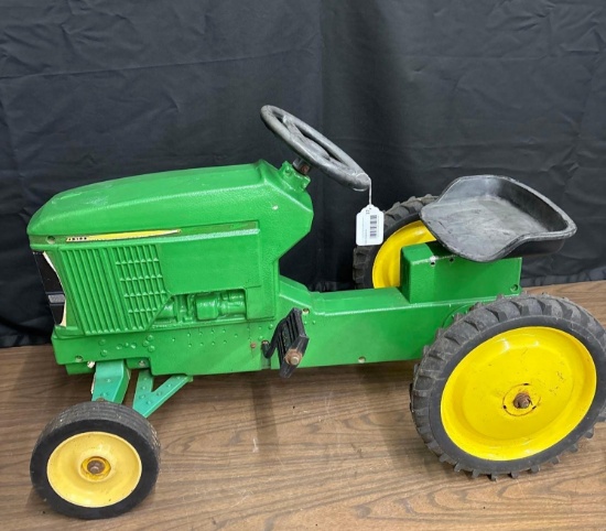 ERTL John Deere Pedal Tractor