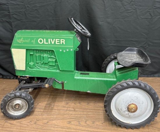 ERTL Oliver Pedal Tractor