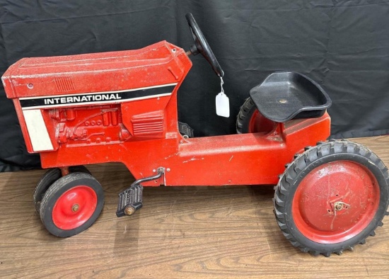 ERTL International 404 Pedal Tractor