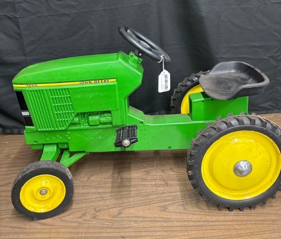 ERTL John Deere 7600 Pedal Tractor