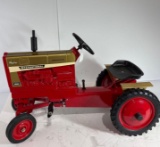 IH Farmall 1026 Pedal Tractor, ERTL