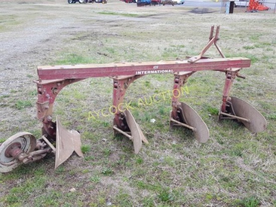 International 420 4 Bottom Plow