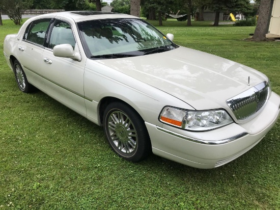 2007 Lincoln Town Car Passenger Car, VIN # 1LNHM82V17Y600502