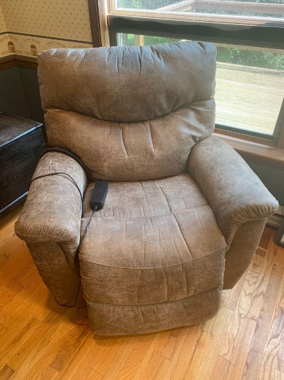 Like NEW Electric Lift Recliner