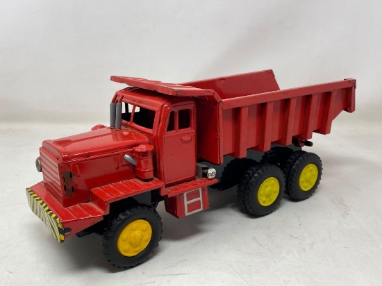 Vintage Tin "SSS International" Red Dump Truck S-3840