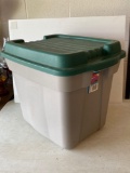 Rubbermaid Tote with Lid